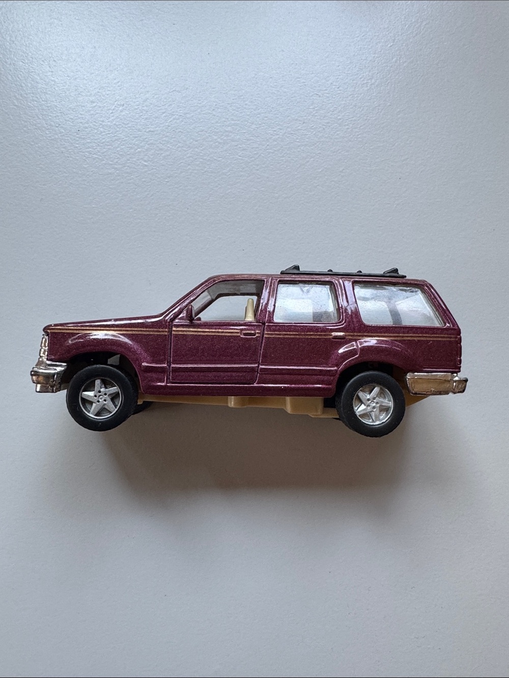 Vintage Maisto Ford Explorer